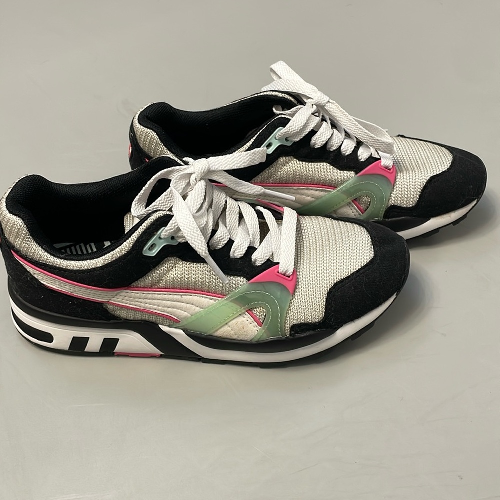 Women’s Puma Trinomic size 6